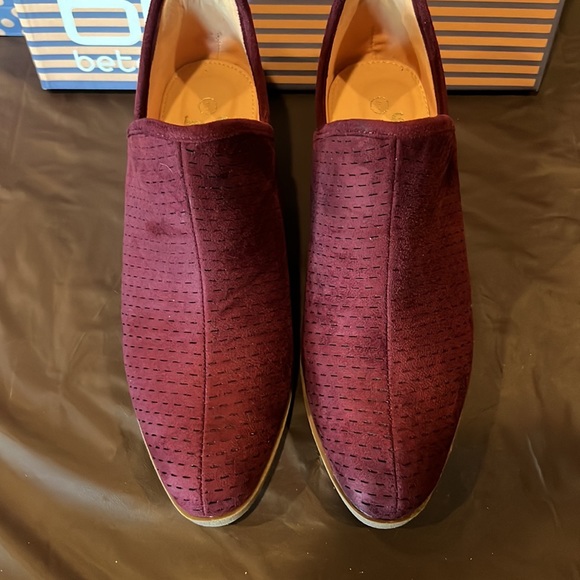 New in box size 7 Wine suede booties - Picture 2 of 11